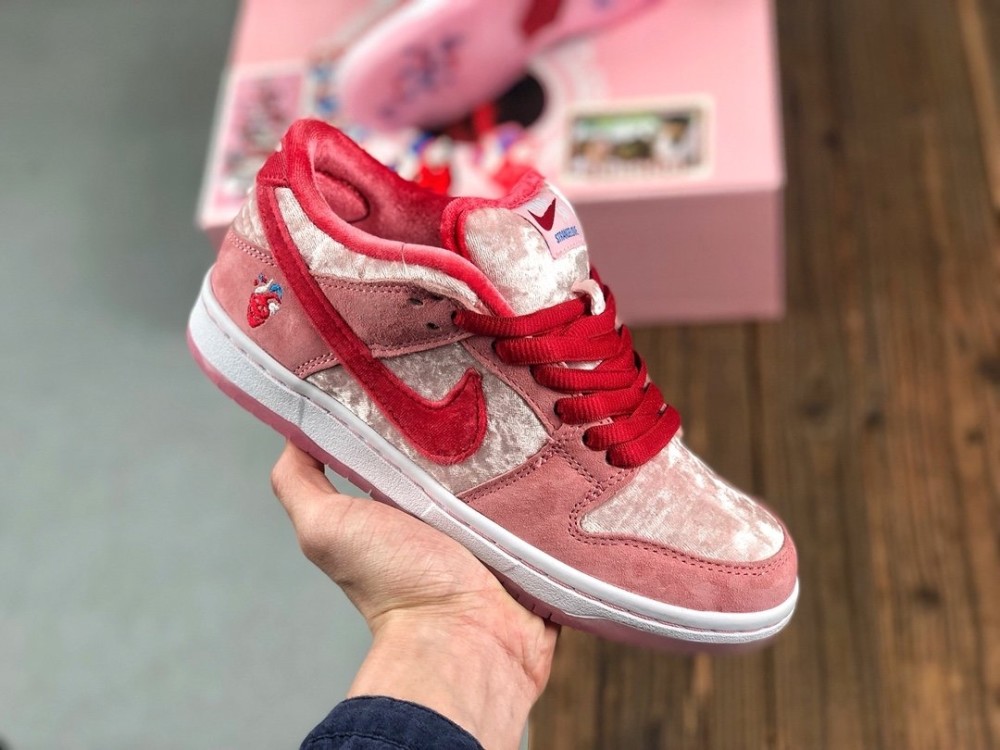 nike sb dunk low x strangelove 情人節 粉絨毛半透明果凍外底露出藍