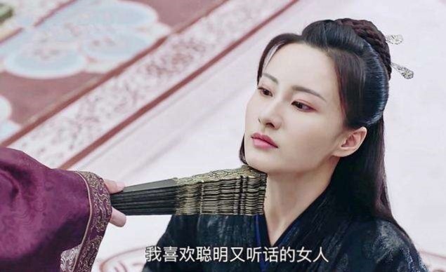 翟兰叶这个角色的扮演者是万潼,可以说她把这个角色塑造得十分成功.