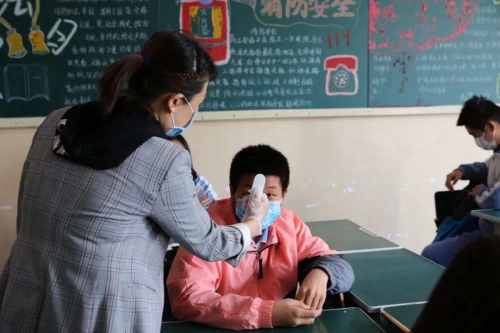 实战演练做准备迎接最美四月天西青区精武镇中学开展复课开学演练