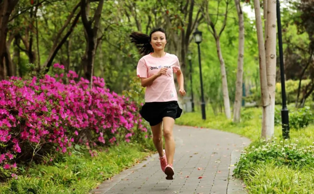 美爆了!跑马女神带你打卡杭州花海