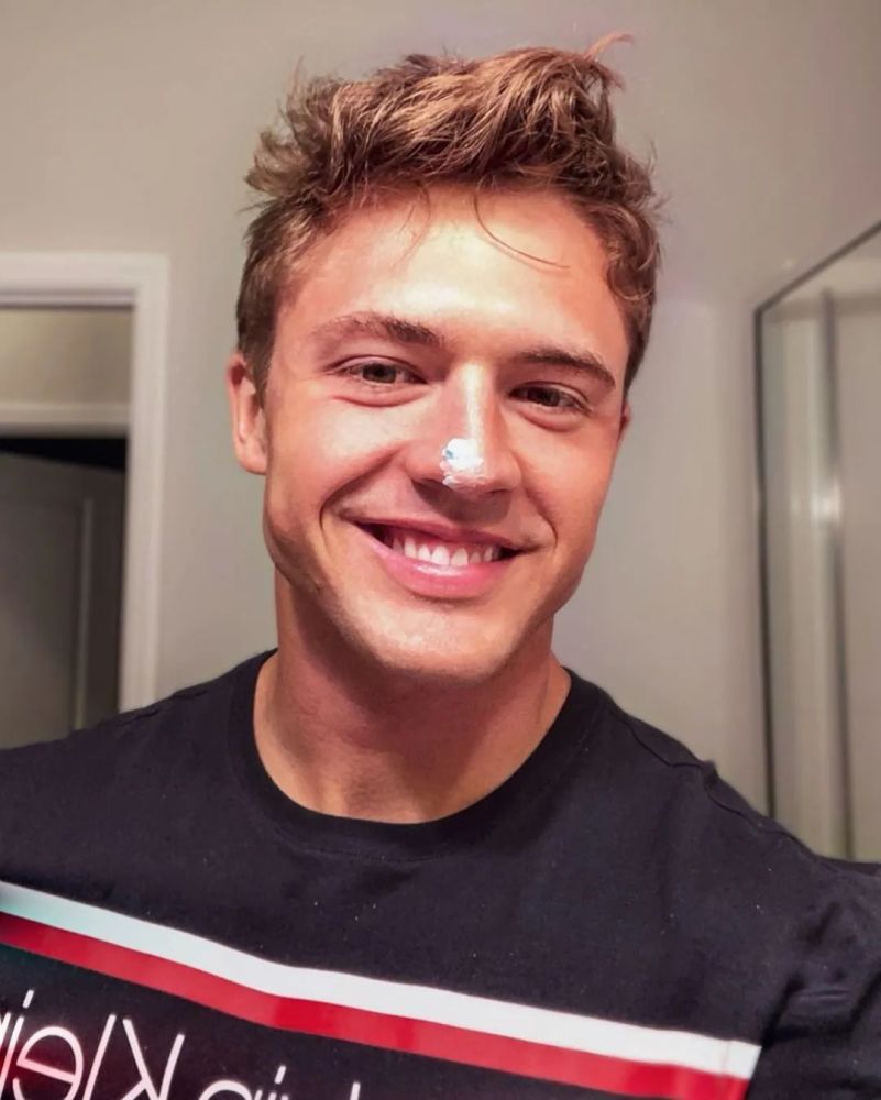 但不得不说,nick topel确实是我心中的完美型,他阳光帅气长相甜美,浅