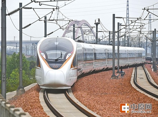 郑州飞出"金凤凰" 直击"复兴号"动车首发现场