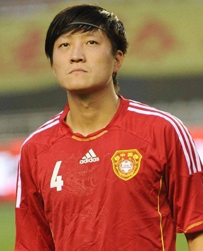 高家军队长因伤病命途多舛,615惨败后一路下滑成业余球员