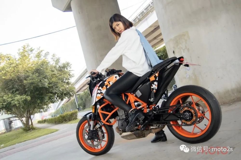 身高173的台湾女骑士与她的ktm690duker