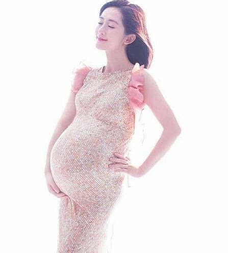 谢娜产前孕照曝光,挺孕肚扎双马尾,看到真实素颜,终于相信她39岁了