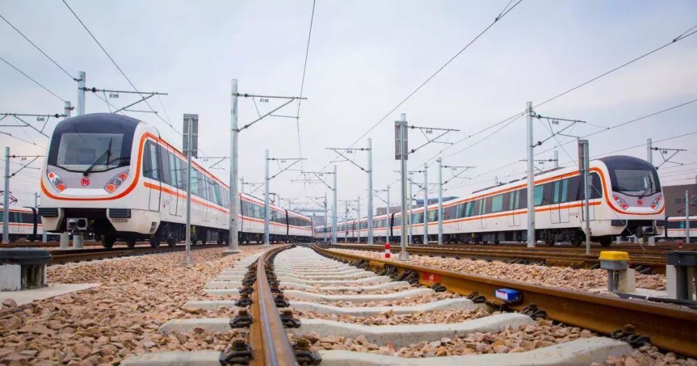 杭州将开通的一条地铁线,全长35公里,采用4节编组b型列车