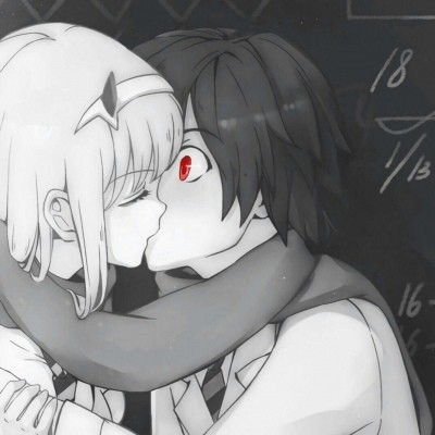 超火"他和她"动漫情侣头像:我在唱寂寞的歌,任悲伤打着指尖