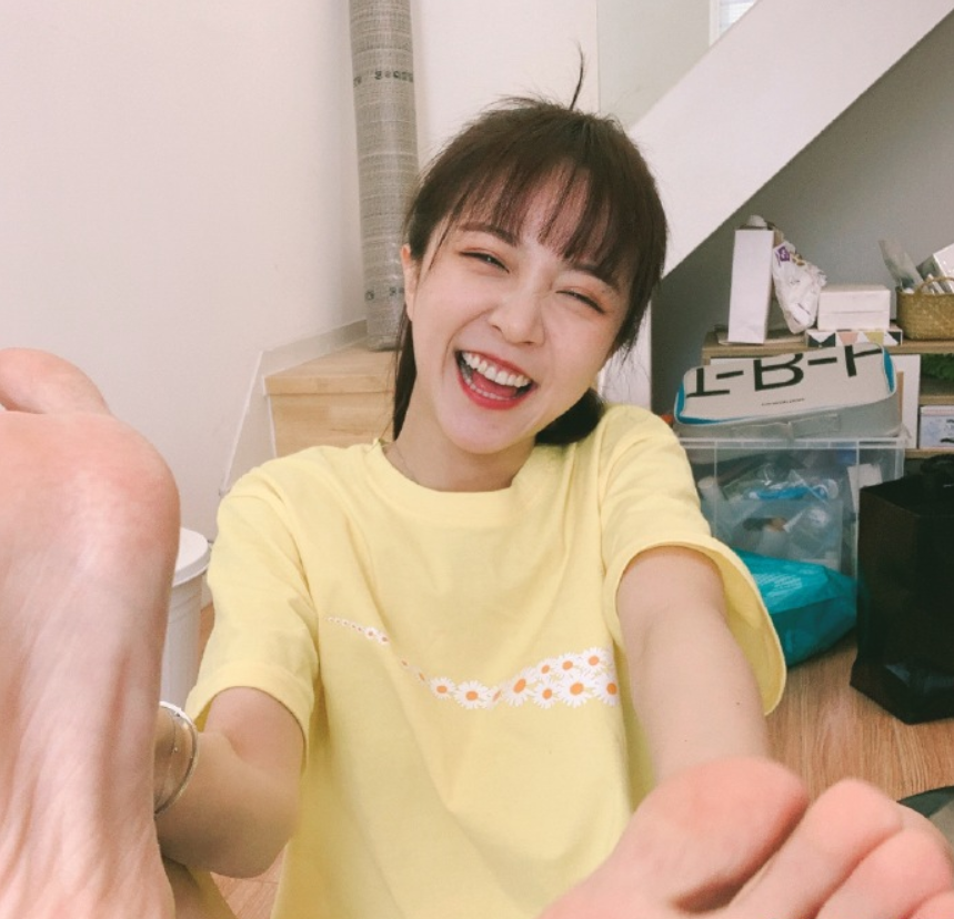 莉哥或将准备复播晒男友视角照片网友隔着屏幕闻到一股怪味