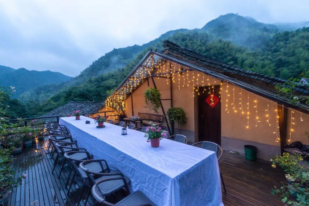 嵊州里南何家坞民宿,隐藏在大山深处的农家老房屋,经过改造后,这些