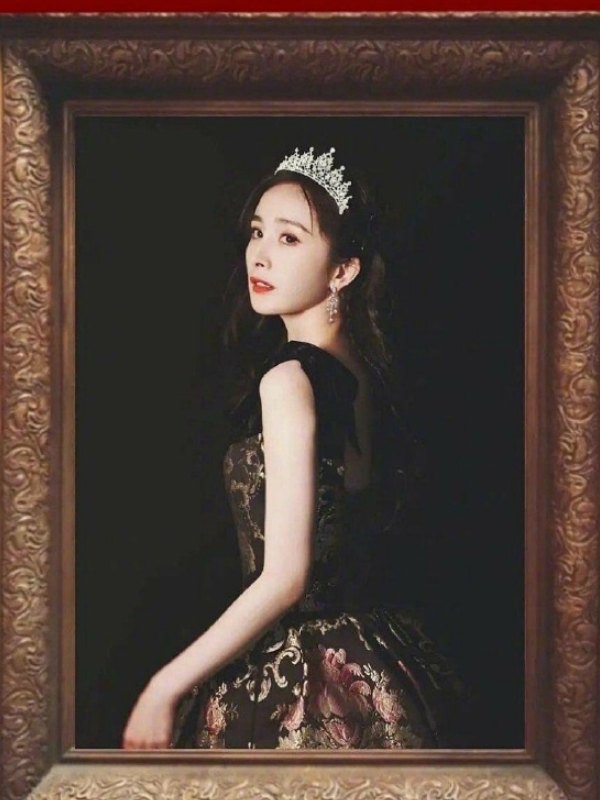 有种颜值考验叫女星戴皇冠躲过杨幂逃过刘亦菲却被迪丽热巴迷住