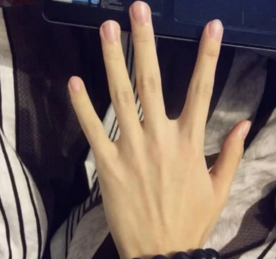 心理测试:哪位男生的手让你最有安全感?测你喜欢什么样的男生!