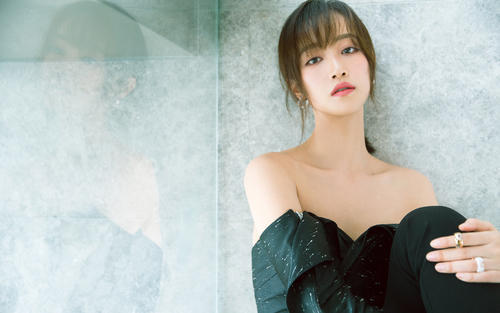 蓝盈莹|蓝盈莹手指黄龄大笑说“这个人哭了”被指情商低不尊重人，网友劝她改掉毛病