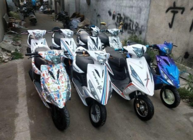 曾经风靡一时的"鬼火摩托",为何被禁止?网友:鬼火一响,爹妈白养