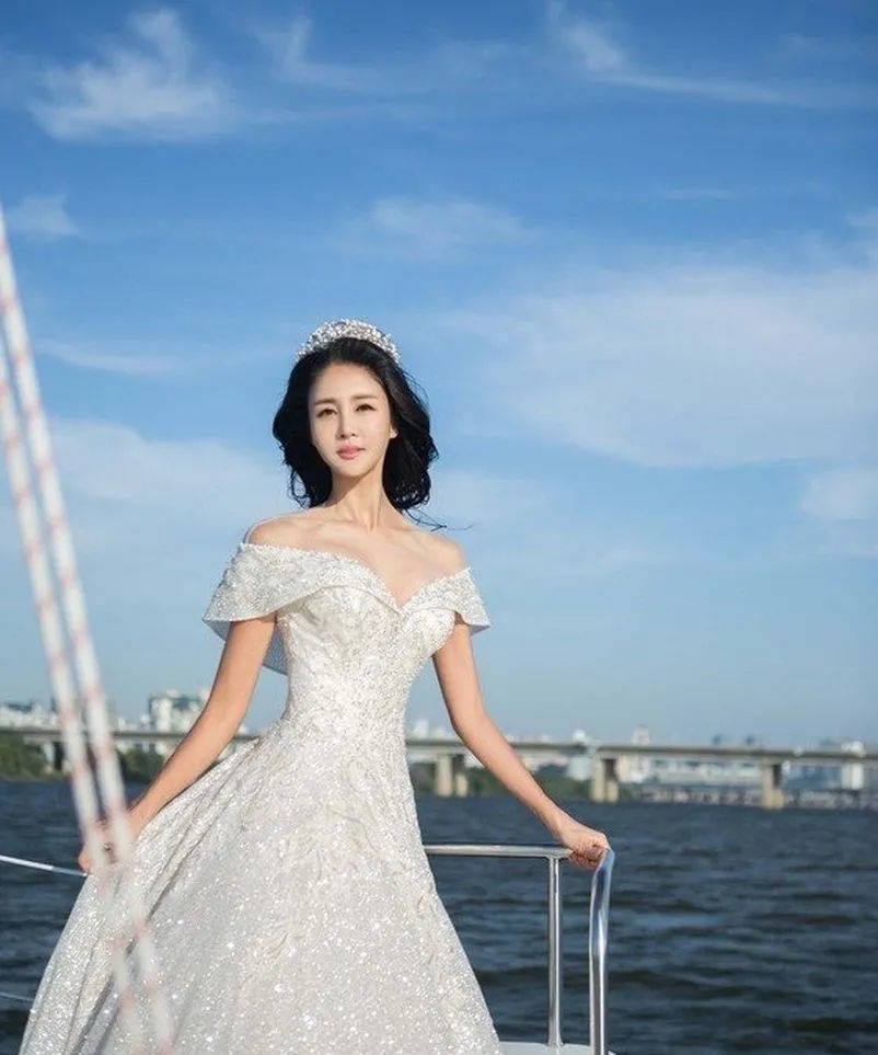 金美妍怀孕暴肥40斤怀念18寸蚂蚁腰网友病态美不值得羡慕