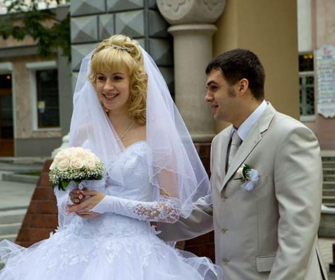 俄罗斯女孩满14就能结婚,为什么要这么着急?过来人说出实情_腾讯新闻