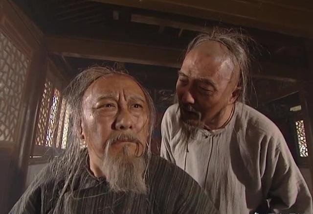 康熙王朝明珠接过李光地给的窝窝头就惊道粮草被烧定有内奸