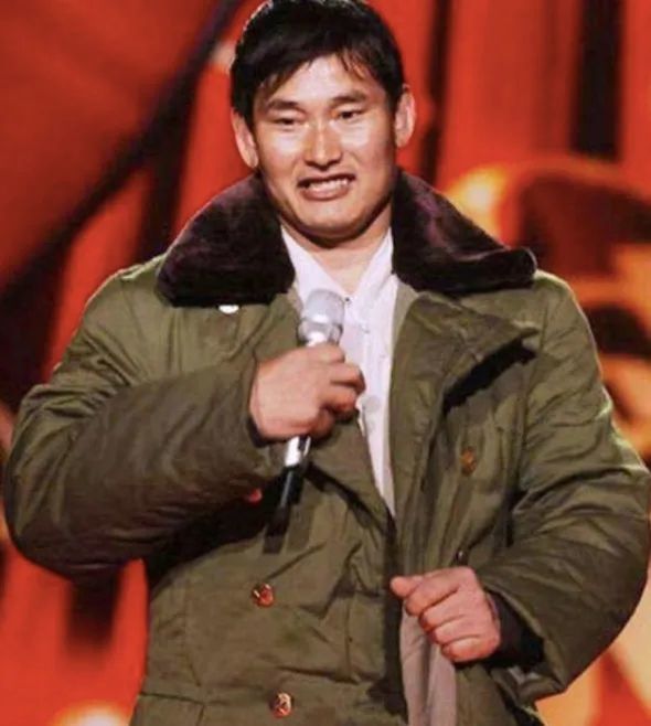 情景喜剧经典《我爱我家》里,贾志国和和平购买"金刚砂"牌手纸中奖"