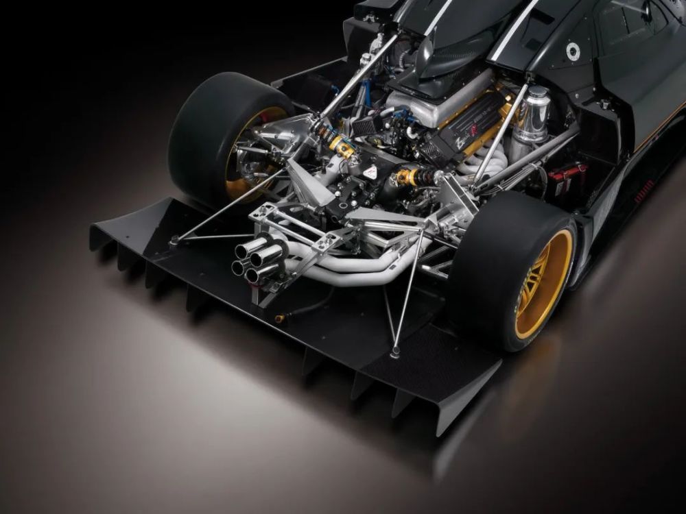 就是mercedes-benzsl73 amg发动机,原本用在sl73,后来奔驰自己把引擎