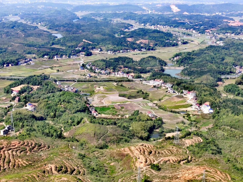 羅帥的天空衡東的山丘雞公巖之石