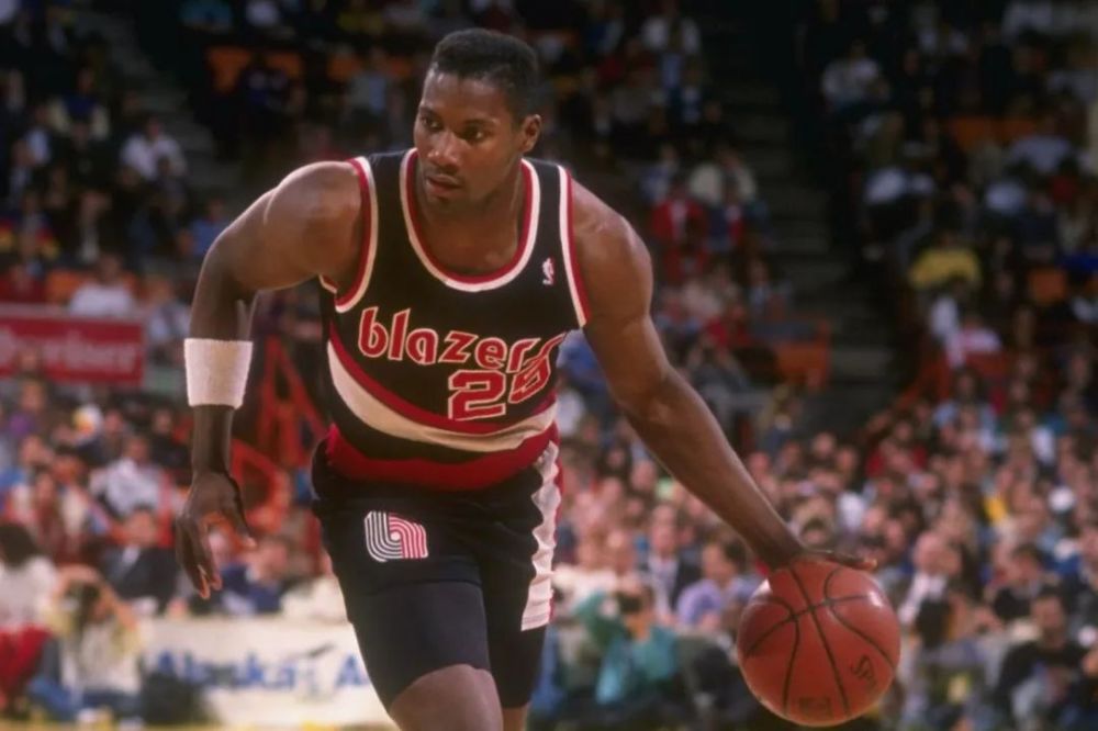 9,杰罗米科尔西 第46顺位迈克尔凯奇是快船和超音速的队史名宿,他的