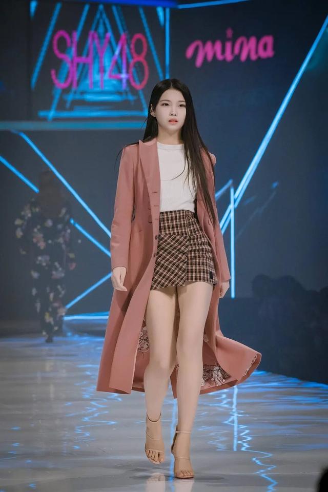 李熙凝运气太好?从《青2》退赛后走红迎来好资源,上快本拍大片