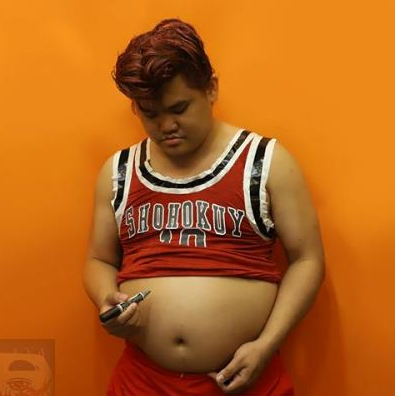 首先我们来看一下他的大肚子,怎么样呢?