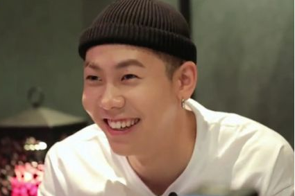 韩国说唱歌手loco公开恋情女友不是华莎两人交往一年多