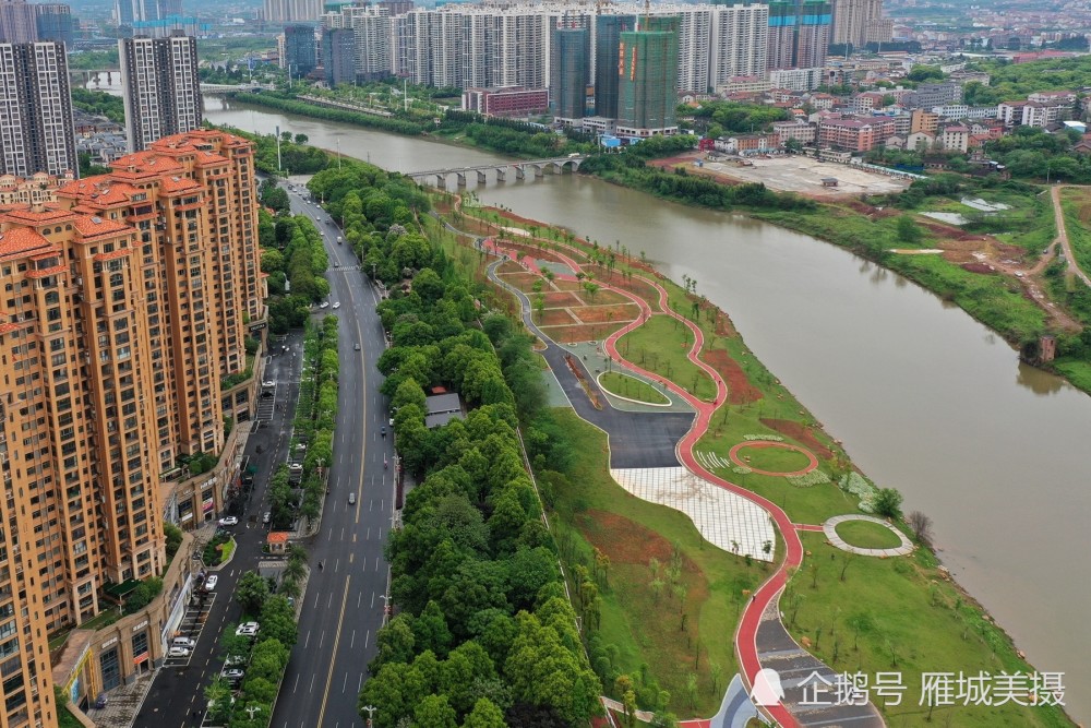 航拍衡阳蒸水东堤风光带高空俯瞰尽显诗意水岸风情