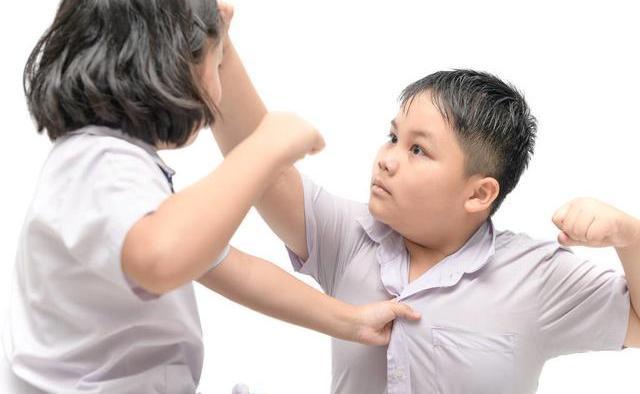 脾气暴躁动手打人,多半是处于应激状态,提高孩子自控力是关键