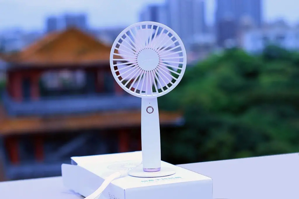 随时感受洁净飒爽凉风,绿联手持风扇评测