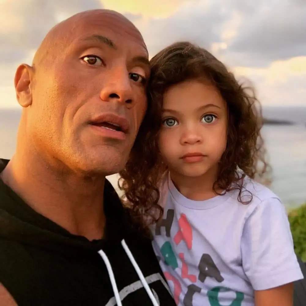 道恩·强森(dwayne johnson)的妻子劳伦·哈希安(lauren hashian)在