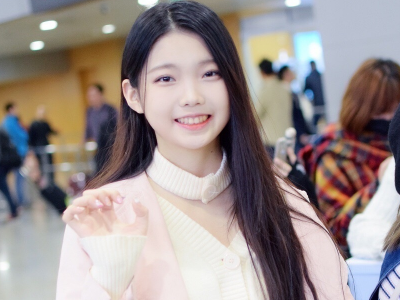 而最近李熙凝凭借着自己在《青春有你2》中积累的热度,又参加了《快乐