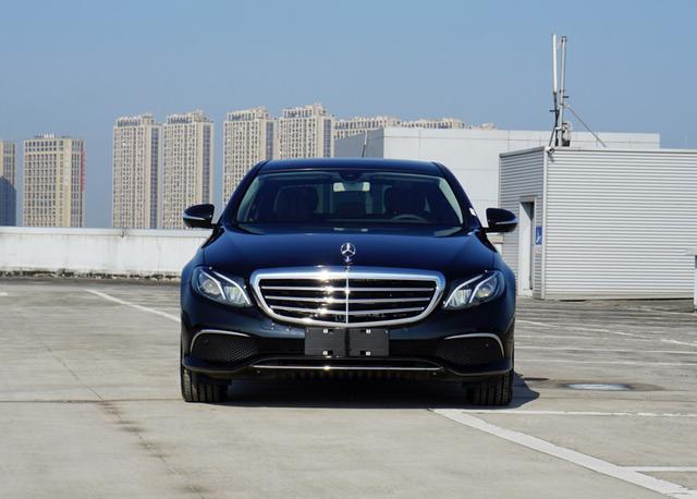 50万左右男女都逃不掉的选择,奔驰e300l,虽说是国产的