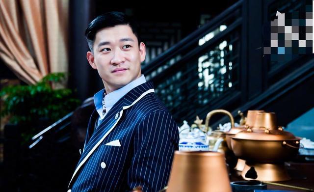 曹云金|曹云金秘会神秘女子，疑似新恋情曝光，6月份和前妻刚刚离婚