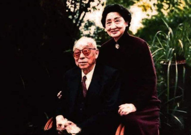 张学良不愧是风流少帅晚年获得自由立即去看蒋士云待了3个月