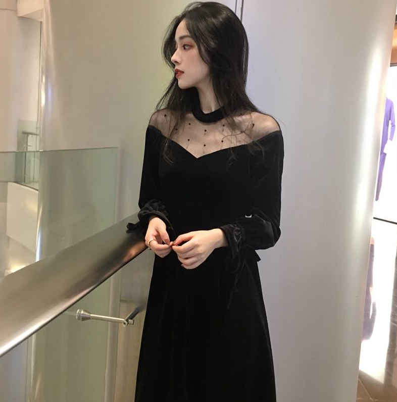 "百褶裙"烂大街了!今年春季穿上这条"渣女裙",让你又a又飒