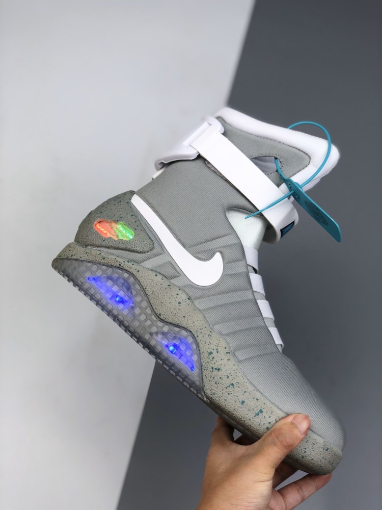 usb插口充电发光潮鞋!nike air mag 回到未来 黑科技球鞋