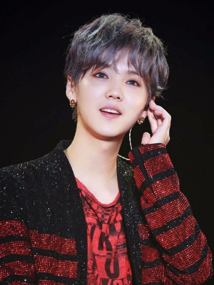 鹿晗三十岁生日浪漫求婚 甜蜜暴击 演员送祝福道喜 晓彤家人也公开表态 腾讯新闻