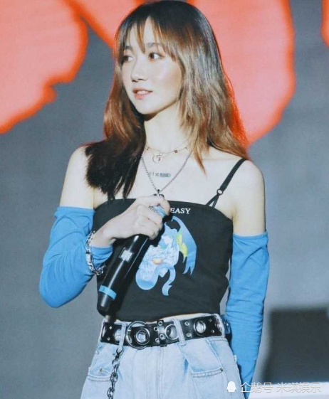 况且现在李熙凝已经被《快乐大本营》邀请了,在最新一期节目里,李熙凝