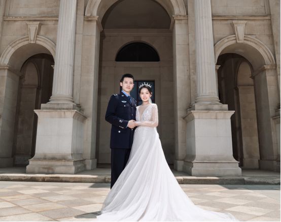 最美的爱是携手逆行