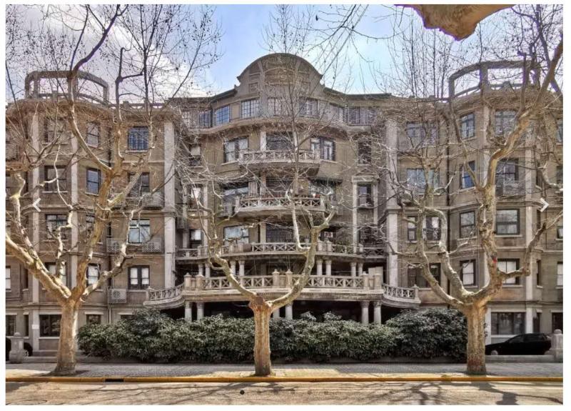 它的地理位置足够特别:2005年,黑石公寓就成为上海市第四批优秀历史