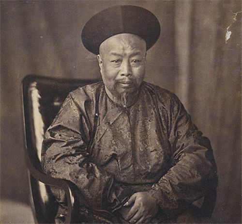 他是清朝两广总督被英国人带到印度关在笼子里供人观赏