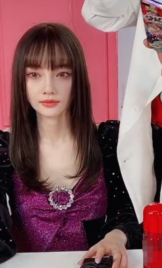 李小璐直播被嘲背叛王宝强与女主播如黑白双煞卖货满屏骂声
