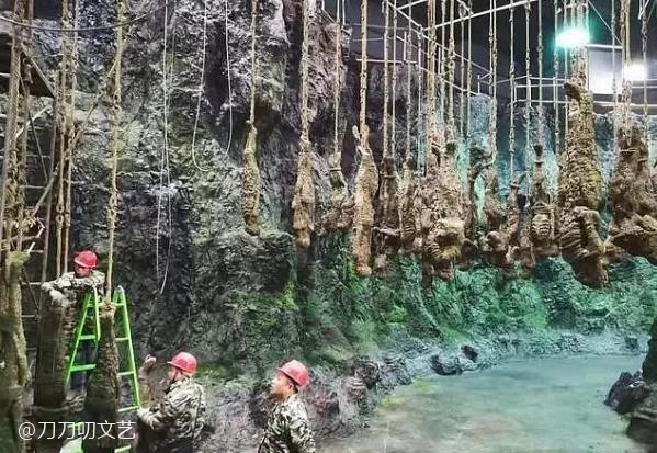 比如遮龙山水洞中,成片的,倒挂的人俑:不过,潘老师的剧透相当温柔,在