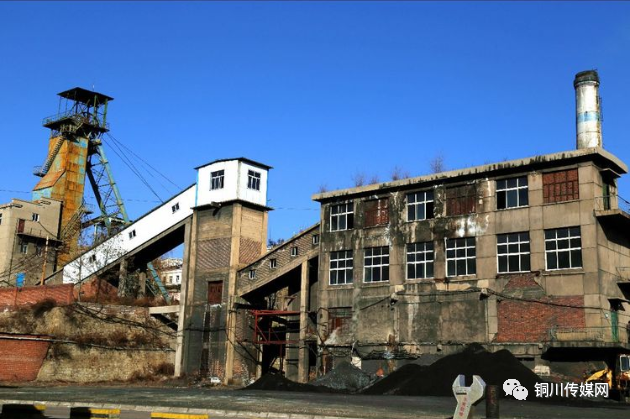 以铜川王石凹煤矿为原型长篇小说黑与红出版