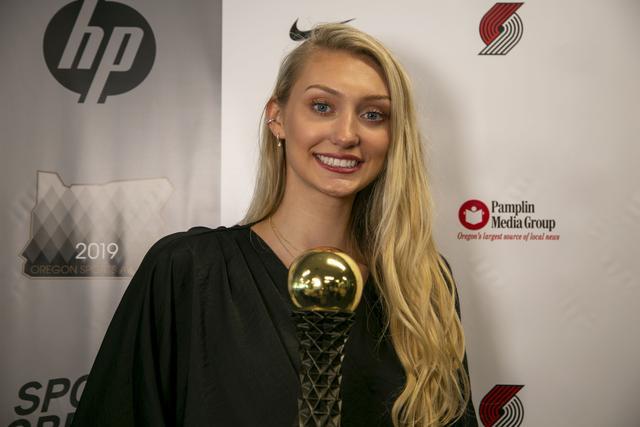 全美排名前5的高四生卡梅伦-布琳克(cameron brink)是在库里家族(没错