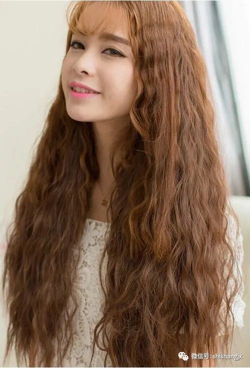 长头发带头帘的烫发,女生卷烫头发,美味十足不显老气
