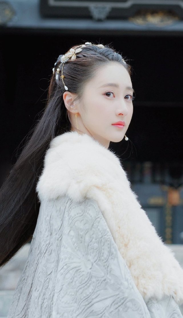 马泽涵古装造型 甜美可人!_腾讯新闻