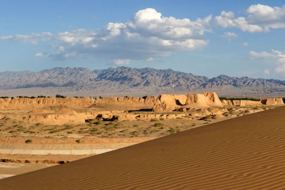 骆驼城夕阳里的北凉故都
