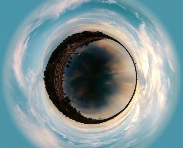 熟悉性在心理学中有一个效应,叫曝光效应(the exposure effect),人与